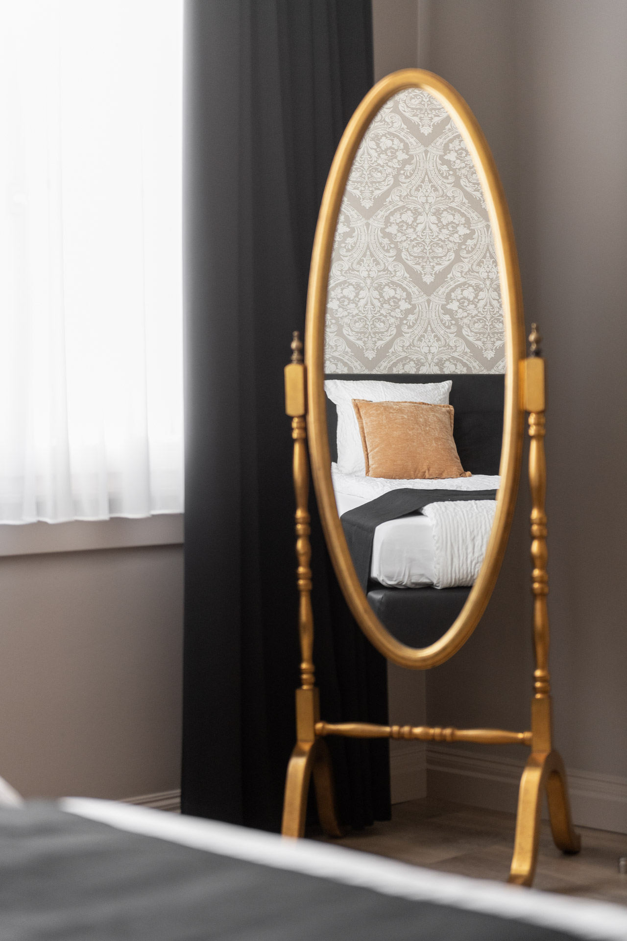 Spiegel kamer Charmant bnb Herenhuis Izegem