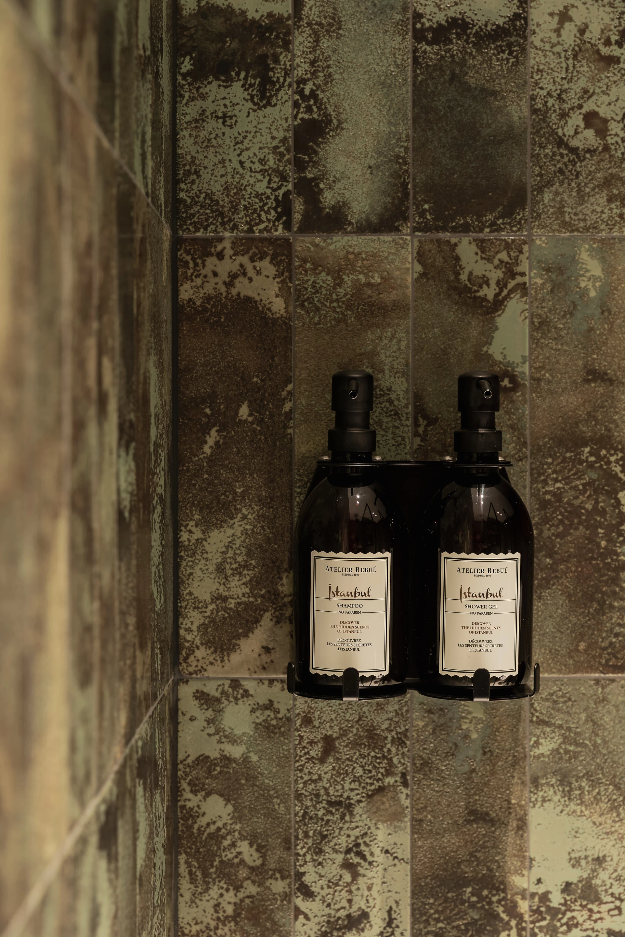 Close up Atelier Rebul douche Gentleman B&B Herenhuis Izegem