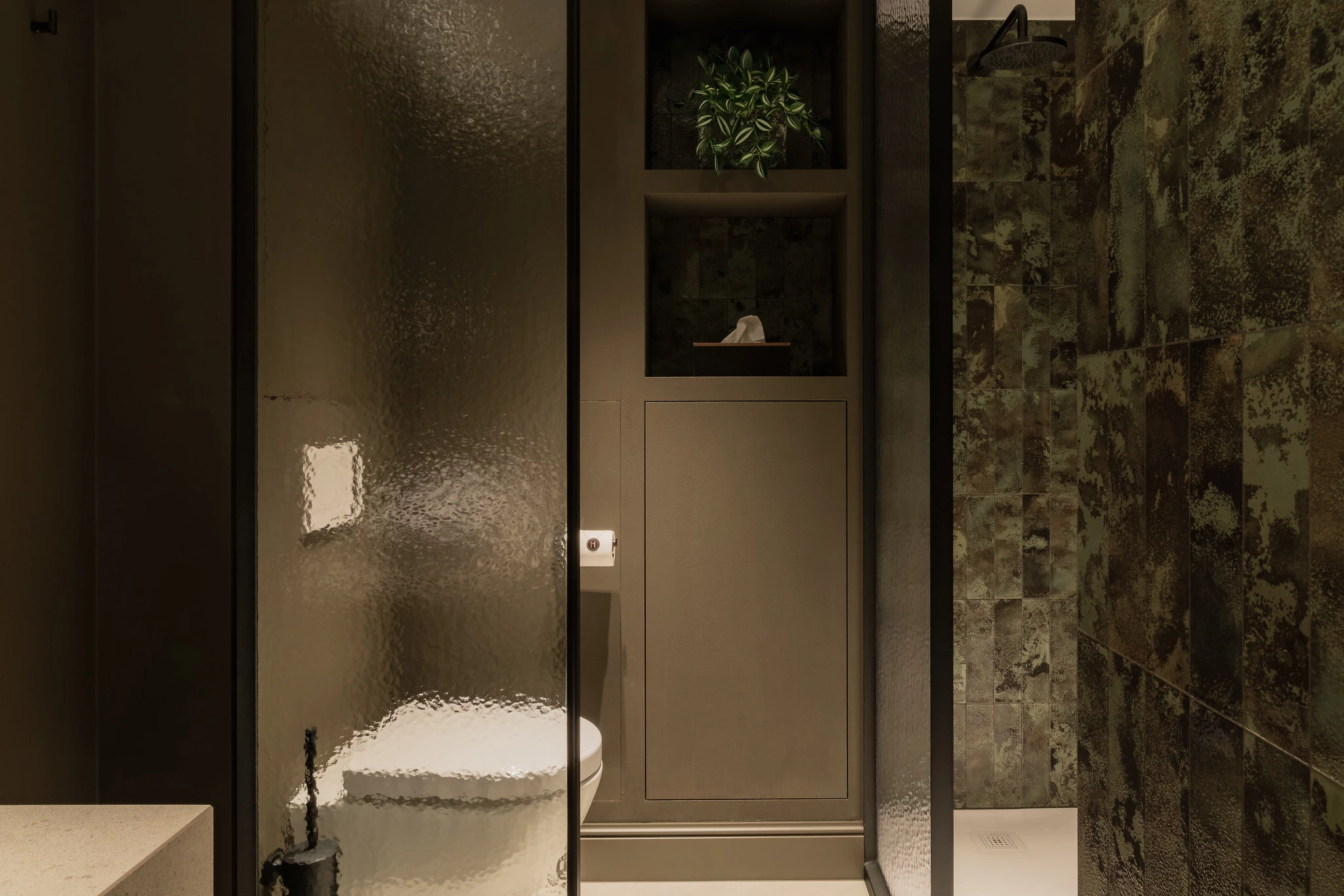 Douche en toilet in kamer Gentleman B&B Herenhuis Izegem